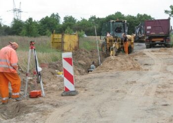 Trwają prace przy przebudowie ulicy Wąwozy w Ostrowcu Świętokrzyskim.