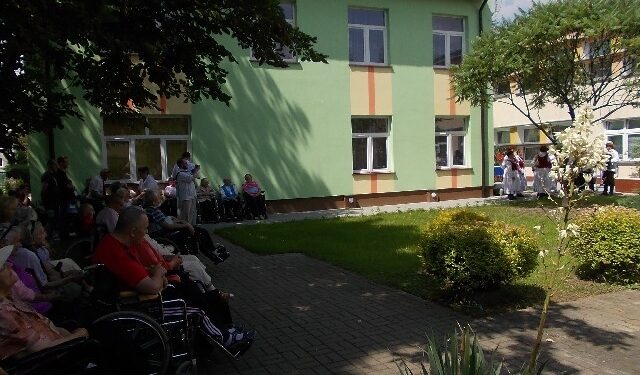 Tarnobrzeg. Uroczyście otwarto nowy pawilon Zakładu Pielęgnacyjno Opiekuńczego.