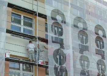 Z kolbuszowskich bloków znika 'wielka płyta.