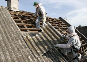 W Nowej Dębie usuną ponad 20 ton azbestu