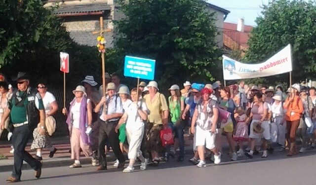 Około 400 osób wyruszyło z Sandomierza na Jasną Górę.