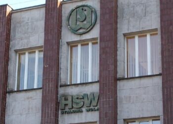 Generał Skrzypczak wizytował Hutę Stalowa Wola.