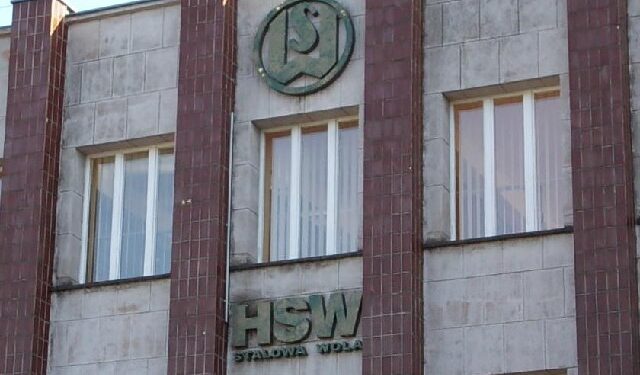 Generał Skrzypczak wizytował Hutę Stalowa Wola.