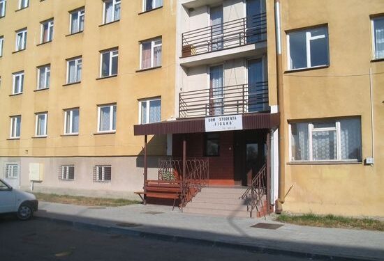 Sandomierz: Wyższa Szkoła Humanistyczno – Przyrodnicza sprzedała akademik.