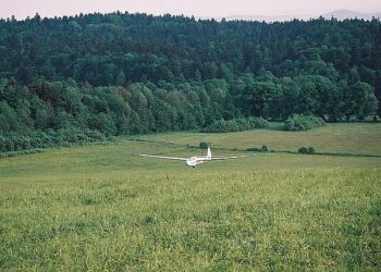 Podkarpacie: Wypadek szybowca w Bezmiechowej, pilot nie żyje.
