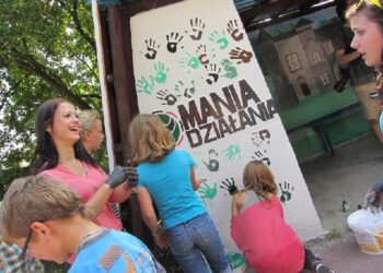 Wiązownica Kolonia: Mania Działania.