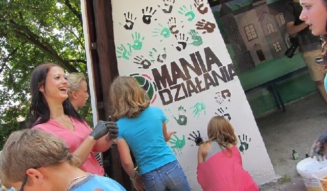 Wiązownica Kolonia: Mania Działania.