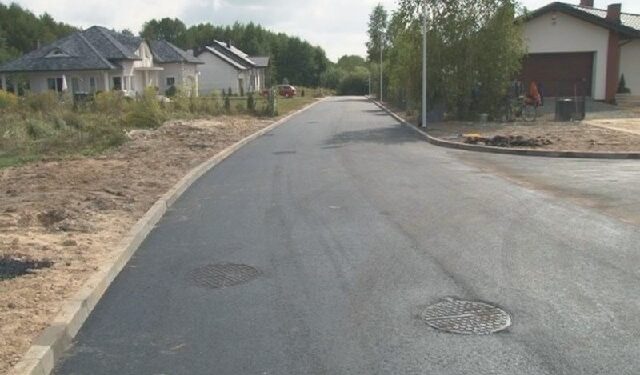 Trwają prace przy budowie ulicy Borowikowej w Ostrowcu Świętokrzyskim.