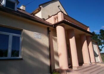 Głazów: Przy szkole podstawowej powstanie boisko wielofunkcyjne.