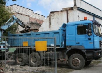 Ostrowiec Św: Zniknie rudera szpecąca miasto