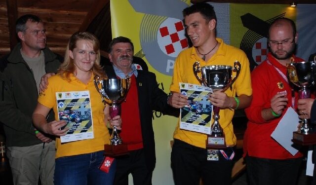 Mielec: Automobil Mielecki na podium.