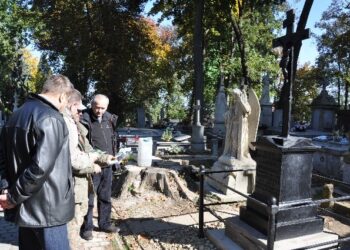 Sandomierz: Odnawiają stare nagrobki