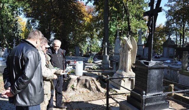 Sandomierz: Odnawiają stare nagrobki