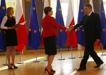 Powiat staszowski: Przyznano tytuł profesora oświaty.