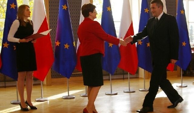 Powiat staszowski: Przyznano tytuł profesora oświaty.