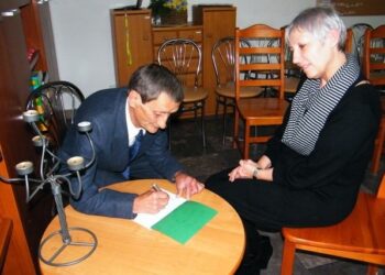 Sandomierz: Promocja tomiku poezji Krzysztofa Słapczyńskiego 'Marzenia i wspomnienia'.