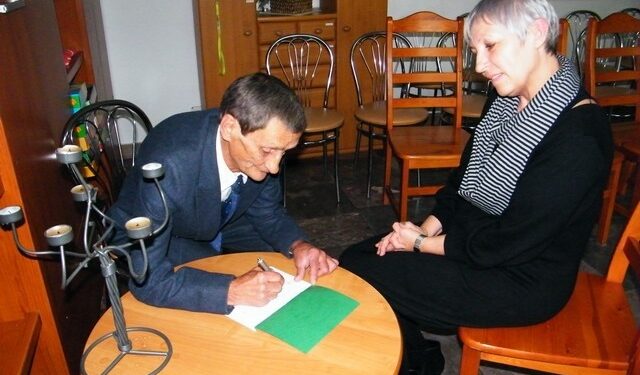 Sandomierz: Promocja tomiku poezji Krzysztofa Słapczyńskiego 'Marzenia i wspomnienia'.