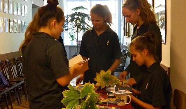 Sandomierz: Kiermasz książek w sandomierskim 'Katoliku'.