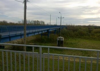 Mielec: Most wahadłowy na kładce.