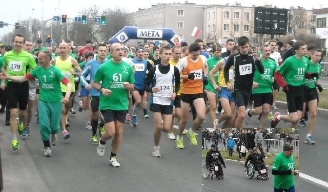 Tłumy na stalowowolskich Alejach.