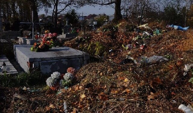 Cmentarne śmieci znikną zanim Zaklików będzie miastem.