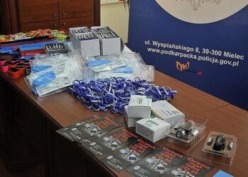 Mielec: Otrzymali nowy sprzęt i materiały do pracy profilaktycznej.