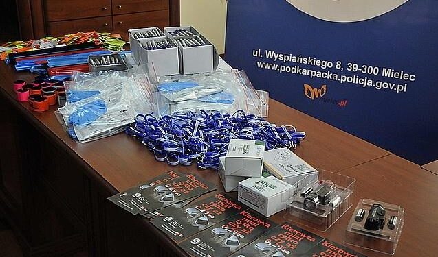 Mielec: Otrzymali nowy sprzęt i materiały do pracy profilaktycznej.