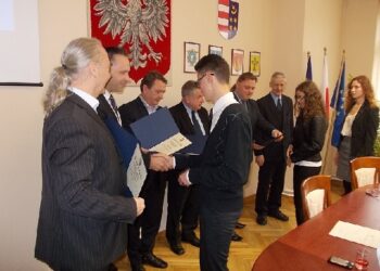 Stypendia dla uczniów z powiatu tarnobrzeskiego