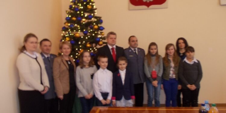 Tarnobrzeg, powiat tarnobrzeski.  Podsumowanie konkursu plastycznego „Moje bezpieczne wakacje 2013”.