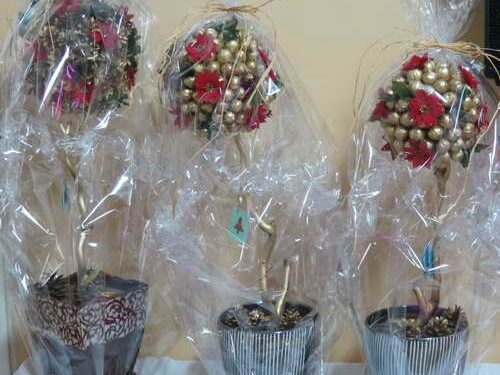 Prezes Stowarzyszenia Przyjaciół Zespołu Szkół Specjalnych w Tarnobrzegu – Nina Leończyk,  psycholog ZSS – Agnieszka Homarowicz  oraz  koordynator akcji charytatywnej "Choinka Życzeń" –  Paweł Gospoś.