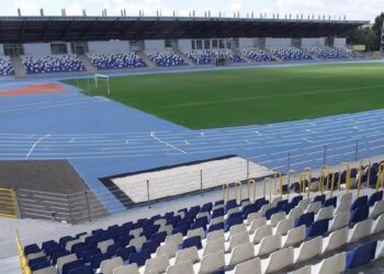 Mielec: Lekkoatleci i piłkarze z siedzibami pod trybunami stadionu.