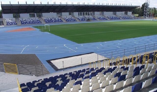 Mielec: Lekkoatleci i piłkarze z siedzibami pod trybunami stadionu.