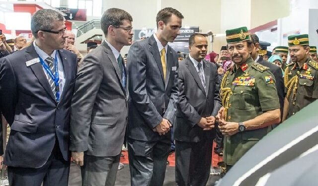 Mielec:  Sułtan Brunei odebrał cztery mieleckie Black Hawki