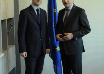 Strasburg: Tomasz Poręba spotkał się z komisarzem Johannesem Hahnem ws. strategii makroregionalnej dla regionu Karpat.