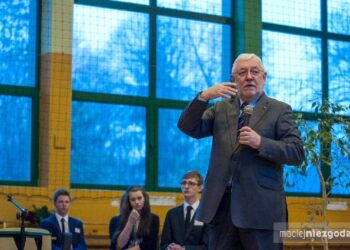 Sandomierz: Profesor Jerzy Stępień spotkał się z uczniami II Liceum Ogólnokształcącego