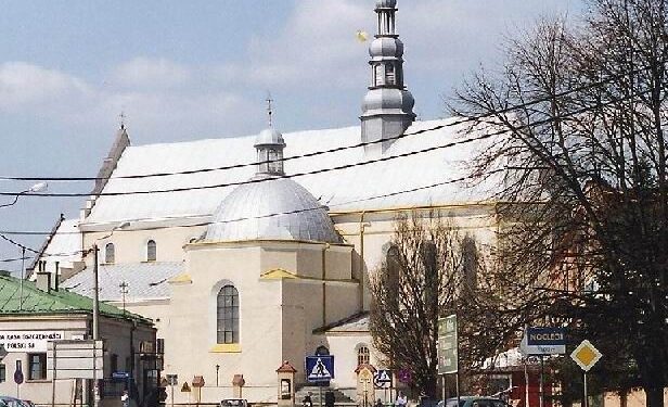 Kolbuszowa: Parafia p.w. Wszystkich Świętych przebuduje wikarówkę i plebanię.
