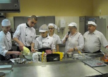 Stalowa Wola: Pod okiem mistrzów poznawali tajniki kuchni regionalnej