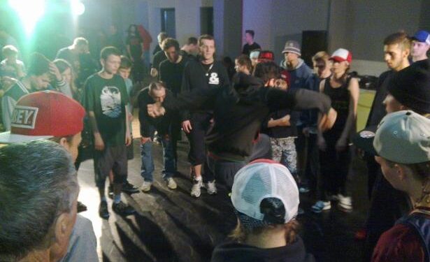 Mielec:  Warsztaty i turniej 2vs2 bitew b-boyów tańca breakdance.