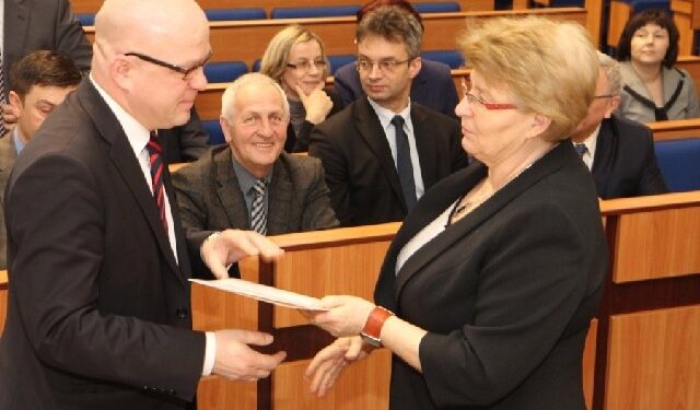 Świętokrzyskie: Promesy na naprawę dróg