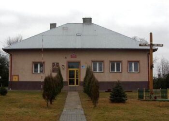 Staniszewskie: Problemy z dachem na szkole podstawowej.