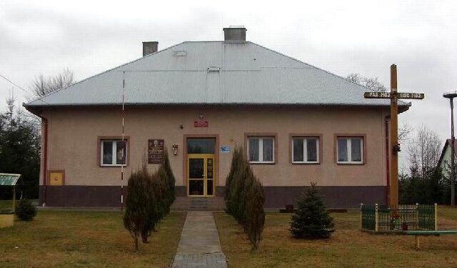 Staniszewskie: Problemy z dachem na szkole podstawowej.