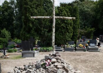 Warszawa: Dwunastu bohaterów odzyskało nazwiska.