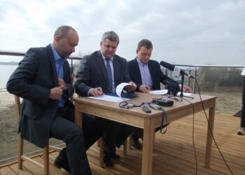 Tarnobrzeg. Umowa z operatorem stanicy żeglarskiej.