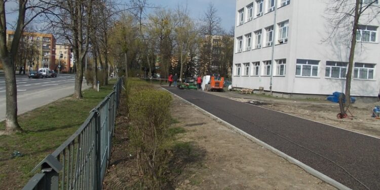 Tarnobrzeg. Trwa budowa bieżni lekkoatletycznej  przy „Górniku”.