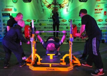 Tarnobrzeg: Wyciskali sztangę leżąc