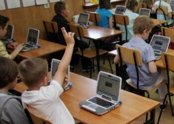 Cmolas: Wszystkie szkoły w gminie czeka informatyczna rewolucja.