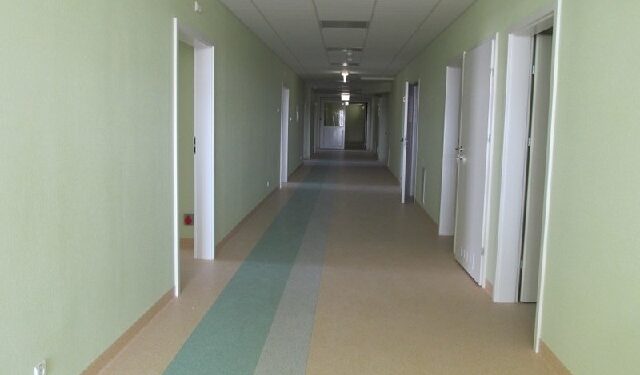 Opatów: Szpital gotowy, problemy zostały
