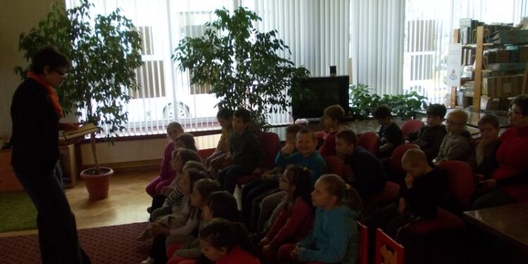 Tarnobrzeg. Obchody Międzynarodowego Dnia Książki dla Dzieci.