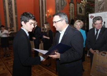 Świętokrzyskie: Stypendia dla najzdolniejszych
