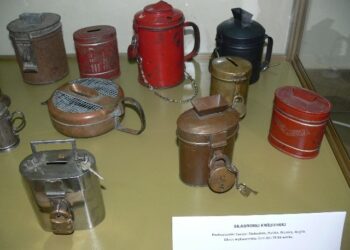 Baranów Sadnomierski: Wystawa skarbonek w zamkowym muzeum